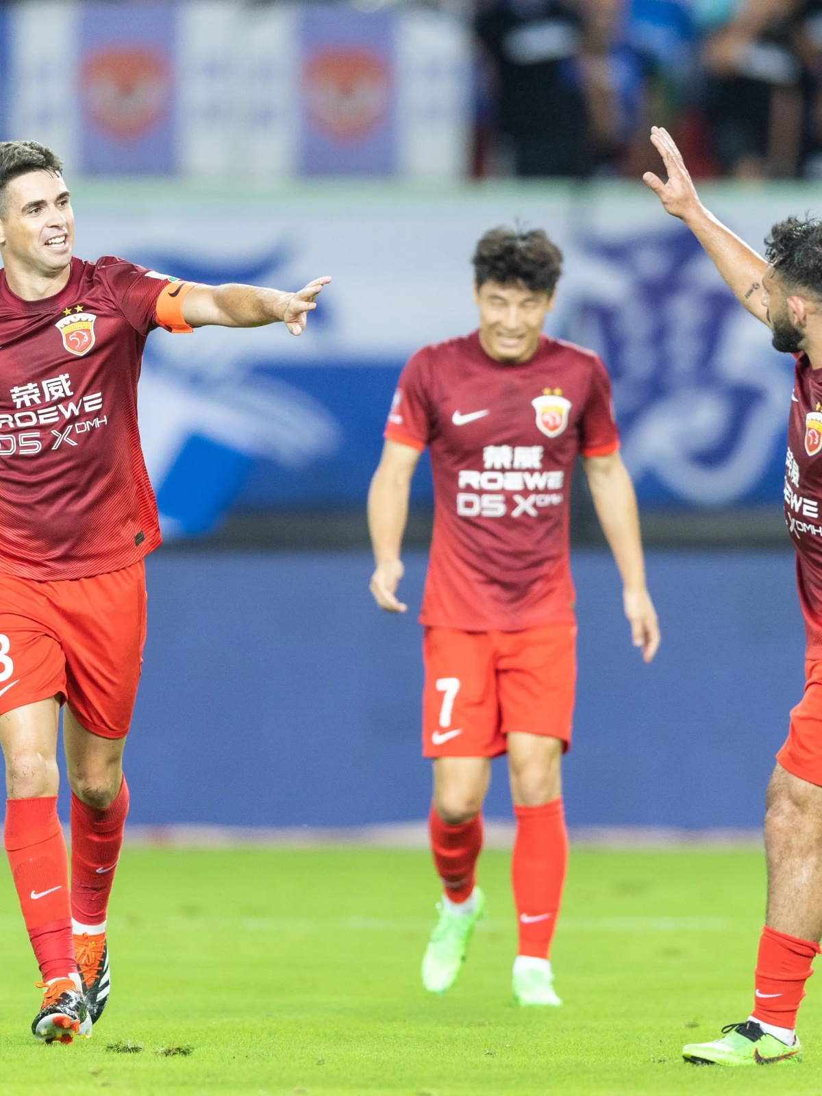 乐宝体育平台-重庆队后防表现神勇，稳固防线成为突出的简单介绍